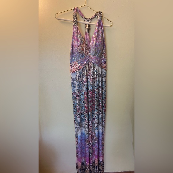 Cruise Away In This Abstract Gold Foil Halter Maxi Dress. Gold foil design + Sun - Picture 5 of 7